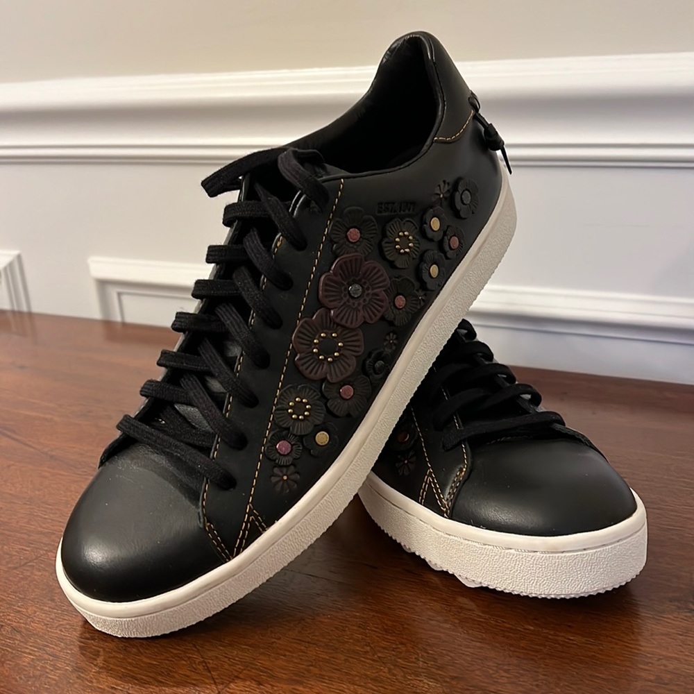 Coach Low Top Sneaker Embellished with Tea Rose Appliqué New No Box 9.5
